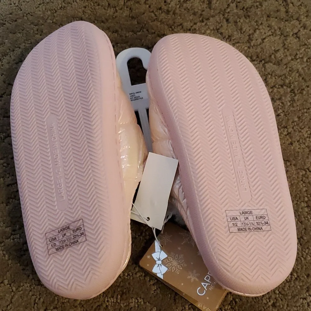 Girls Capelli of New York Puffy Scuff Slippers Size Large 1/2 fleece lining NWT
